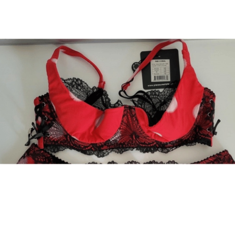 COUTURE PLEASURE STATE FIRE CORAL BRA .